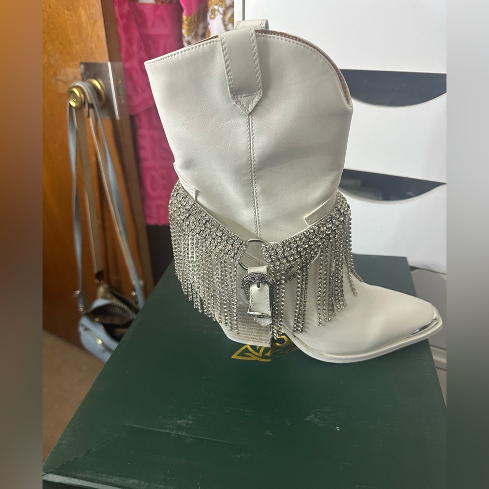 BEAST FASHION White Ankle Boots with Silver Fringe